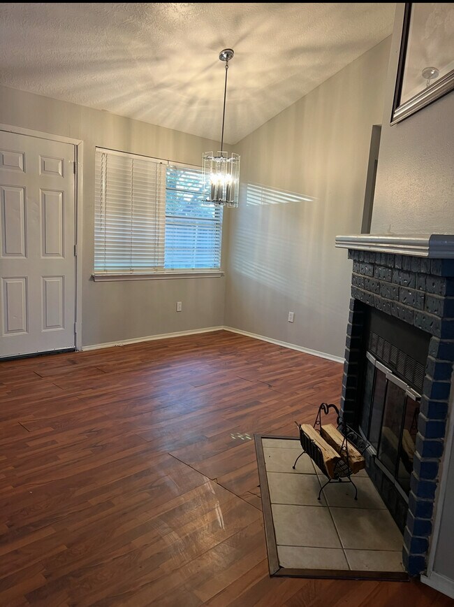 Building Photo - 20003 Rustlewood Dr