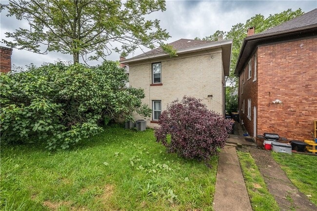 Building Photo - 1244 Hillsdale Ave