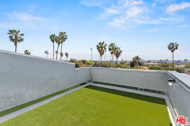 Building Photo - 1223 Hayworth Ave