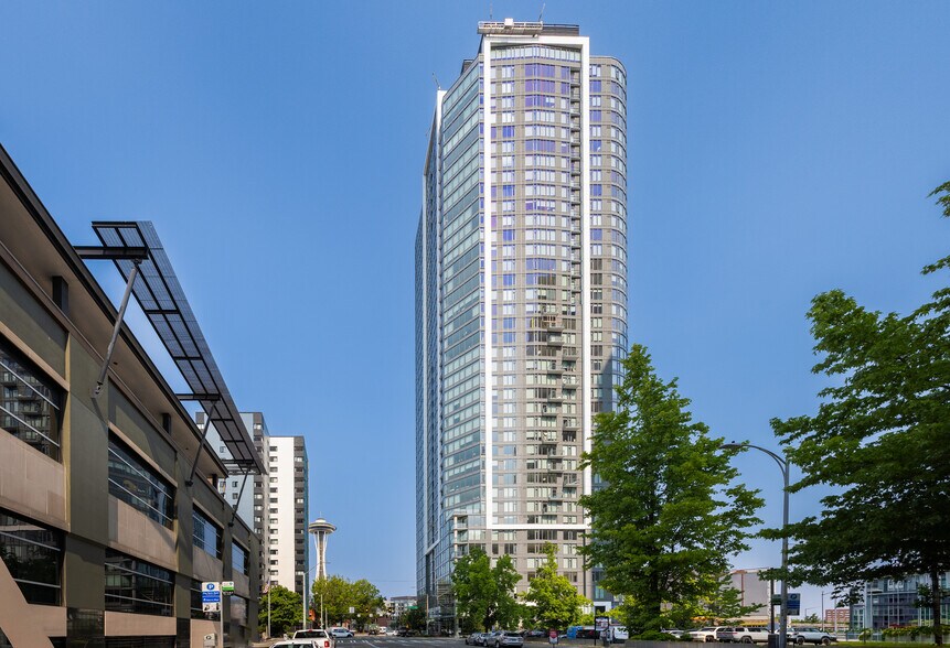 Building Photo - 2510 6th Ave
