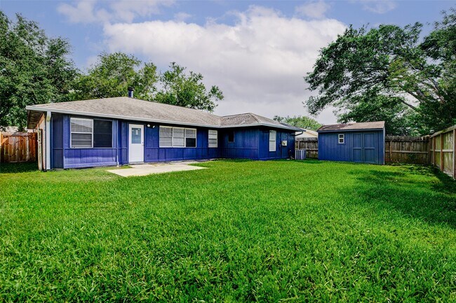 Building Photo - 9842 Shell Rock Rd