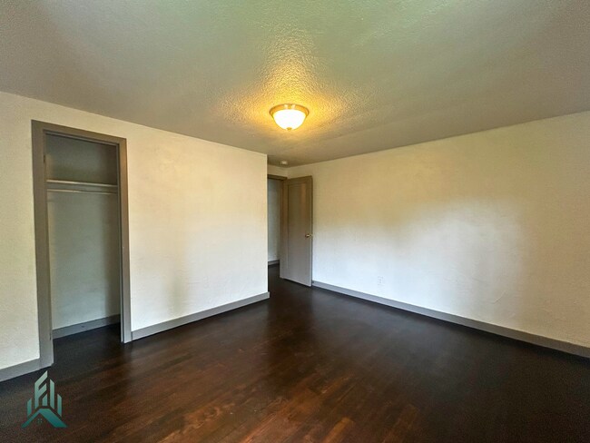 Building Photo - 244 5th St