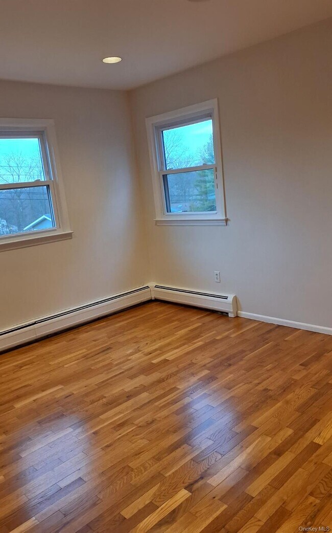 Building Photo - 5 Suzie Dr