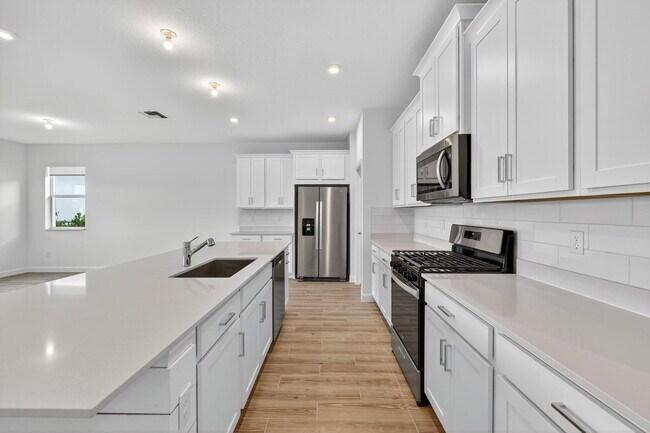 Building Photo - 14335 SW Skye Dr
