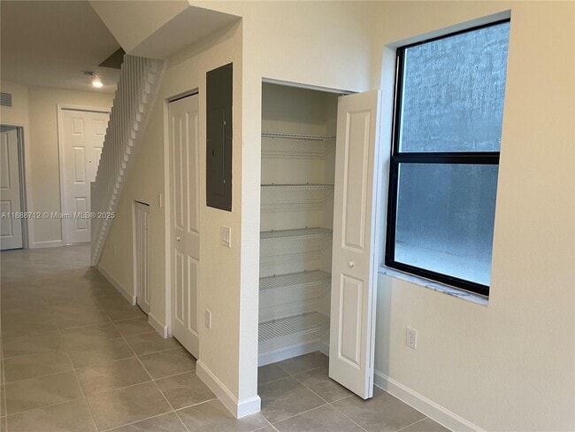 Building Photo - 3322 W 114th Terrace