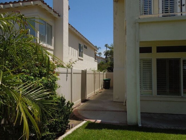 Building Photo - 32084 Pso Parallon