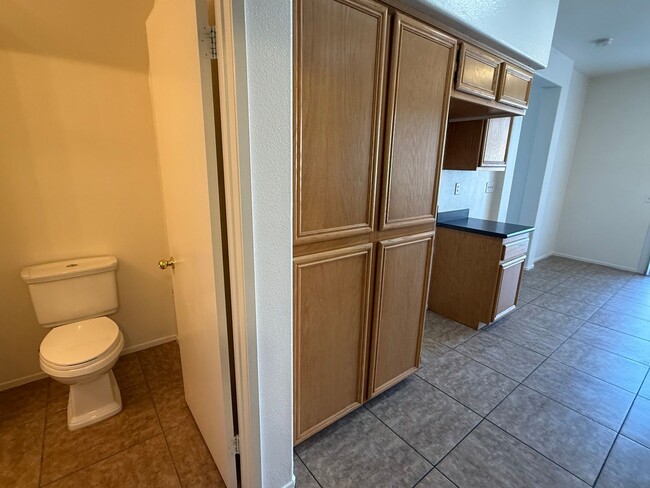 Building Photo - Brentwood Community- Centrally Located- 3 ...