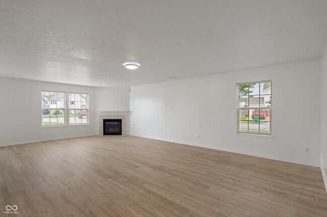 Building Photo - 2310 Liatris Dr