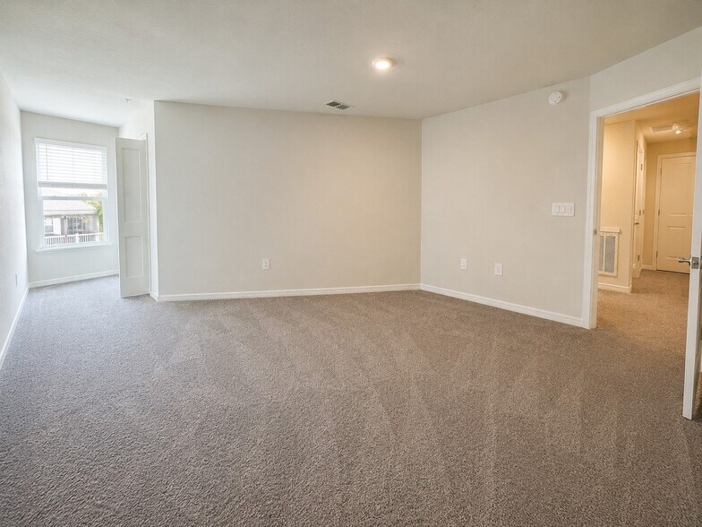 Building Photo - 318 Chesapeake Dr