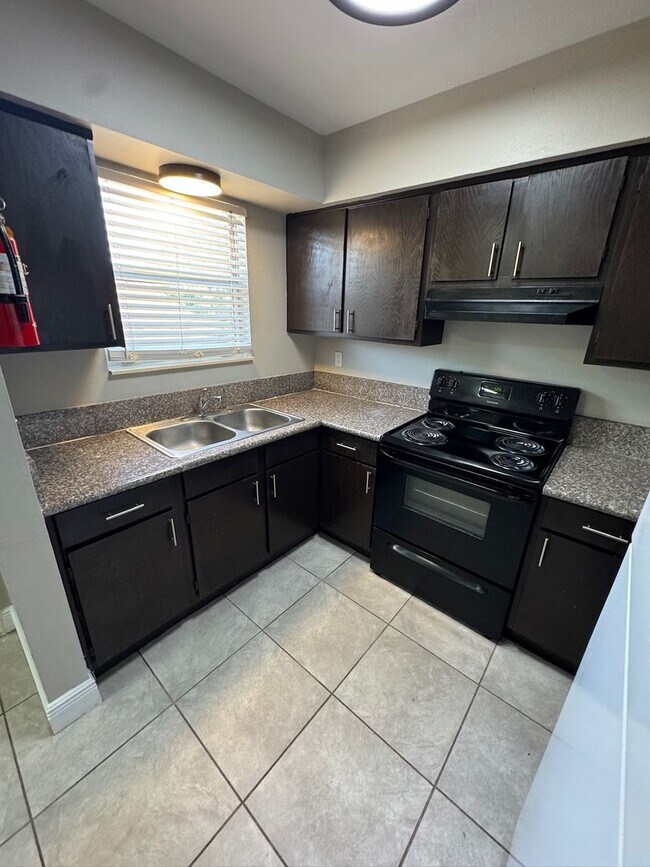 Building Photo - 1191 Bentley Rd