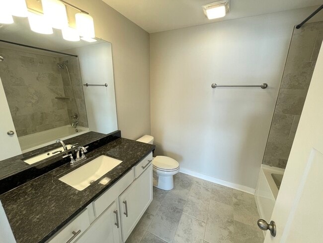Building Photo - Robinson Rowhouses 2 bedroom with fenced p...