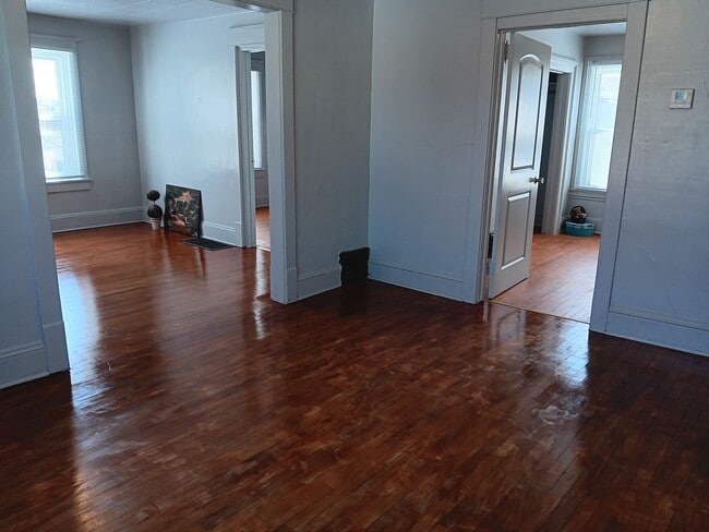 Building Photo - 344 1st St