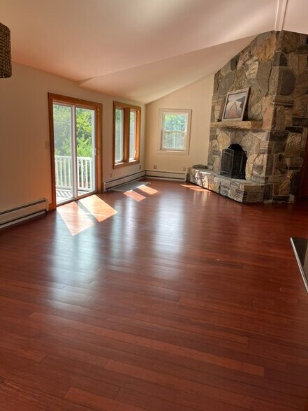 Building Photo - 6 Whitney Way