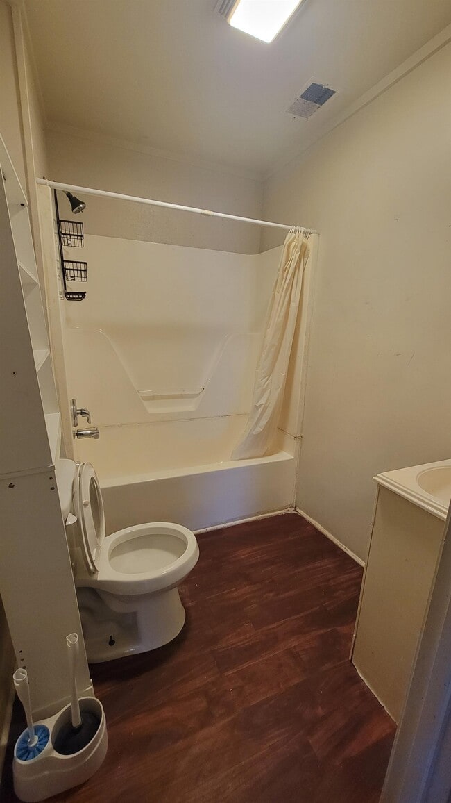 Building Photo - 208 N Hospital St