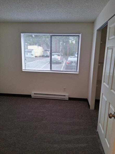 Building Photo - 10800 Roosevelt Way NE