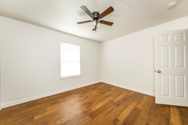 Building Photo - Sorry No Smoking/Vaping and Pets Permitted...