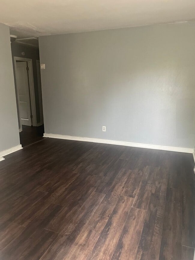 Building Photo - Cute Duplex in South Memphis