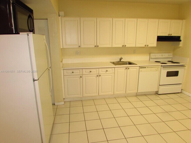 Building Photo - 5100 SW 41st St