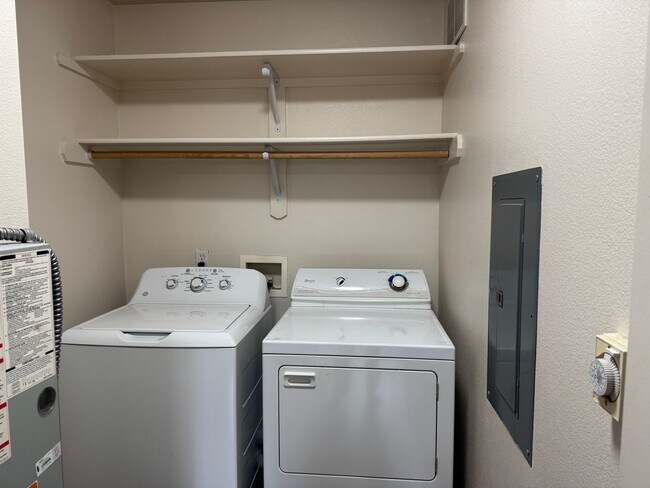 Building Photo - 4343 W Rose Hl St