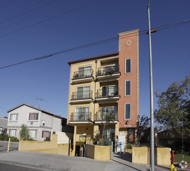 Building Photo - 6716 Vineland Ave