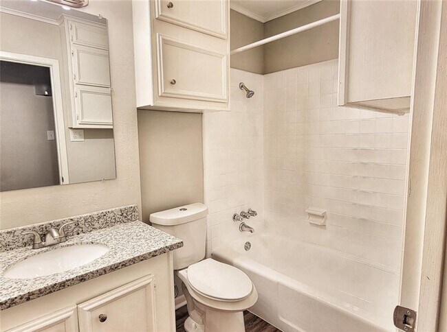 Building Photo - 612 Littlewood