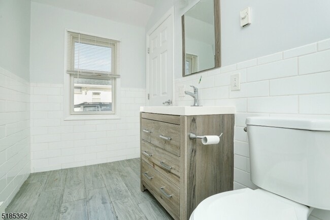 Building Photo - 26 Manito Ave