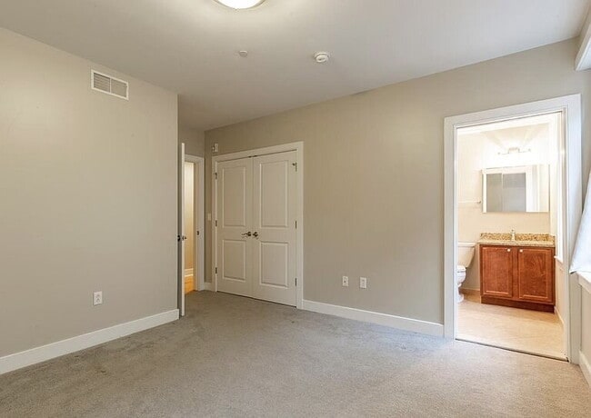 Building Photo - 2-Bed, 2-Bath Gem in Philadelphia's