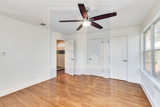 Building Photo - 1321 Bonham Terrace