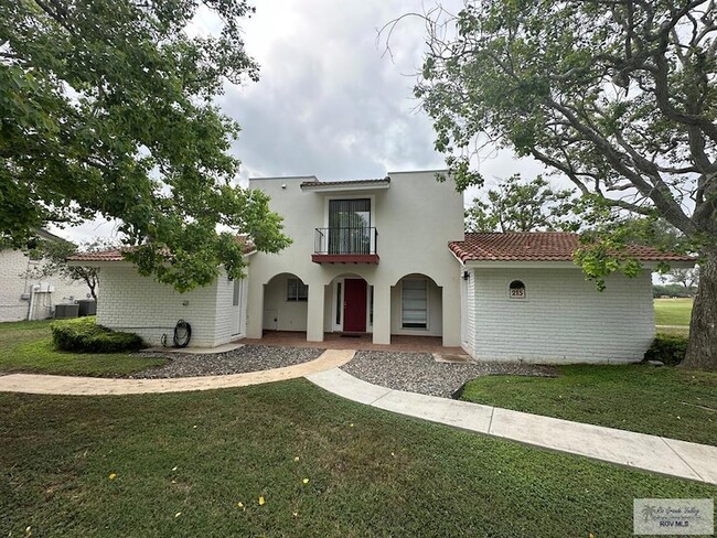 Primary Photo - 215 Zapata Ave