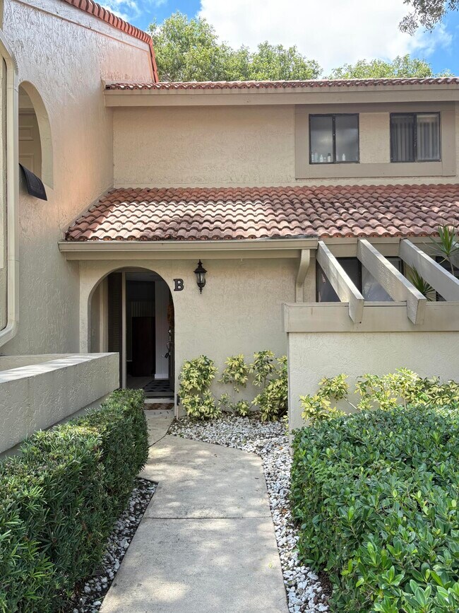 Building Photo - 5631 Coach House Cir