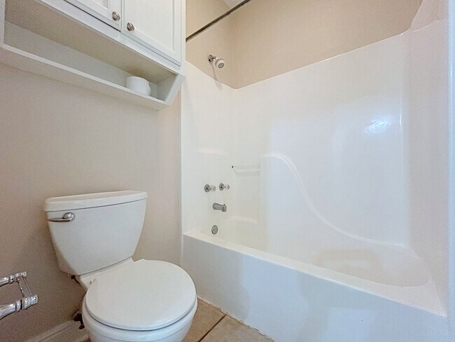 Building Photo - 3919 Meadow Ridge Dr