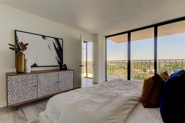 Building Photo - 500 N Osceola Ave