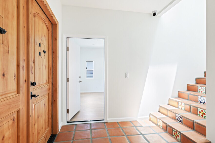 Building Photo - 5232 W 20th St