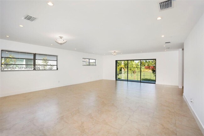 Building Photo - 1175 Campo Sano Ave