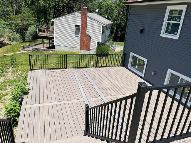 Building Photo - 4 Glen Ct