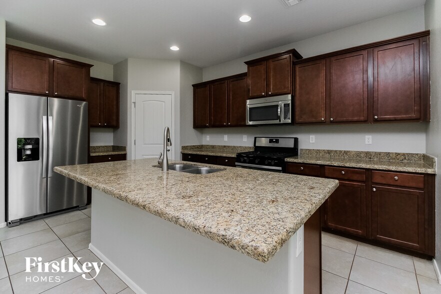 Building Photo - 2465 W Arroyo Way