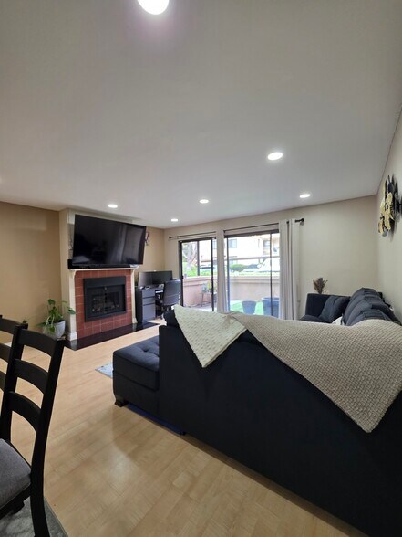 Building Photo - 9949 Scripps Westview Way