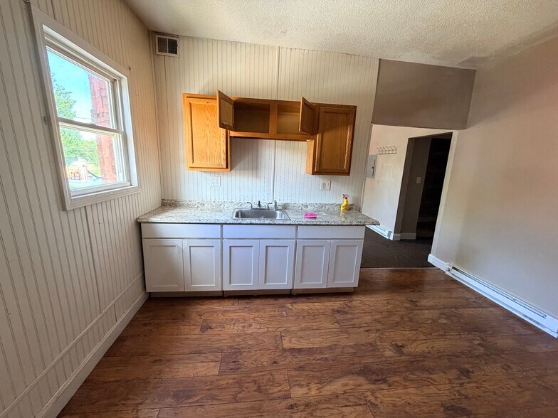 kitchen - 51 Seyms St