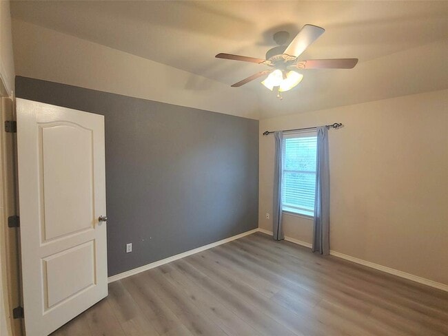 Building Photo - 1601 Lions Den