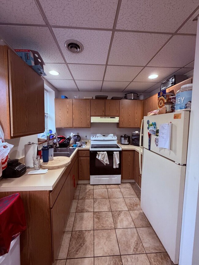 Building Photo - 1221 E Carson St