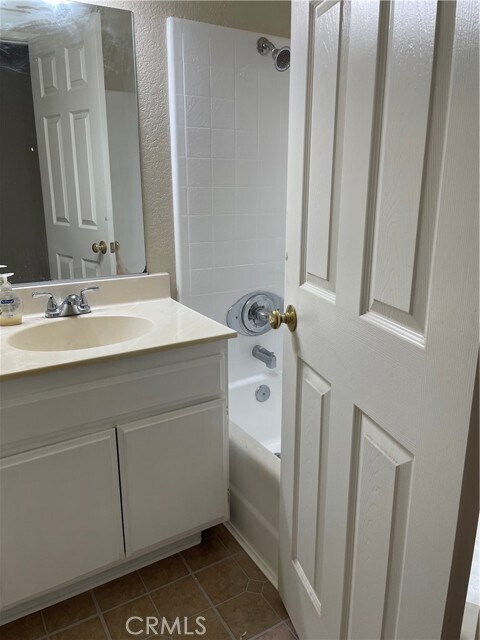 Building Photo - 583 Le Harve Ave