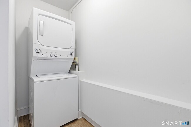 Building Photo - 21 Quintard Terrace