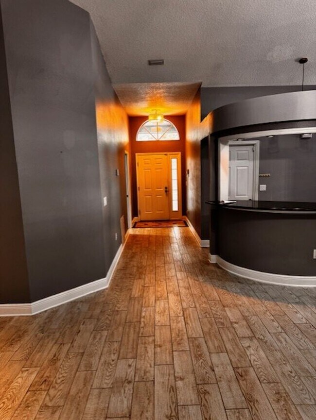 Building Photo - 2519 Southern Oak Cir