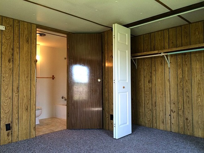 Building Photo - 2 Bed 2 Bath Mobile Home Sitting On 1 Acre