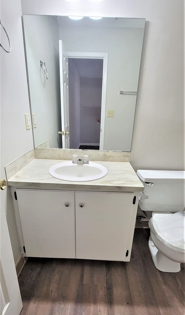 Building Photo - Adorable UPDATED 2-Bedroom, 2-Bathroom Tow...