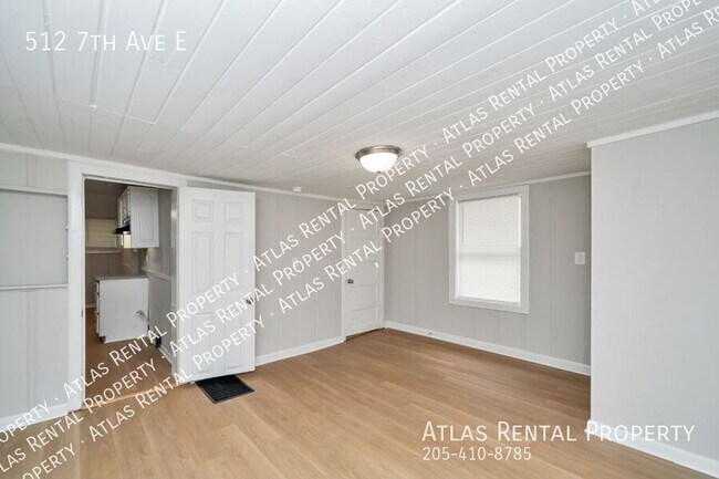 Building Photo - 512 7th Ave E