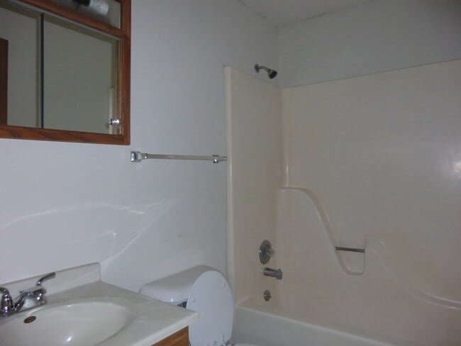 Building Photo - 18 Cherry Tree Ln