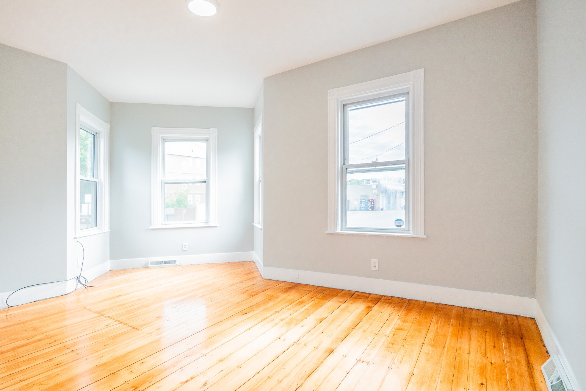 Building Photo - 16 Rossmore Rd