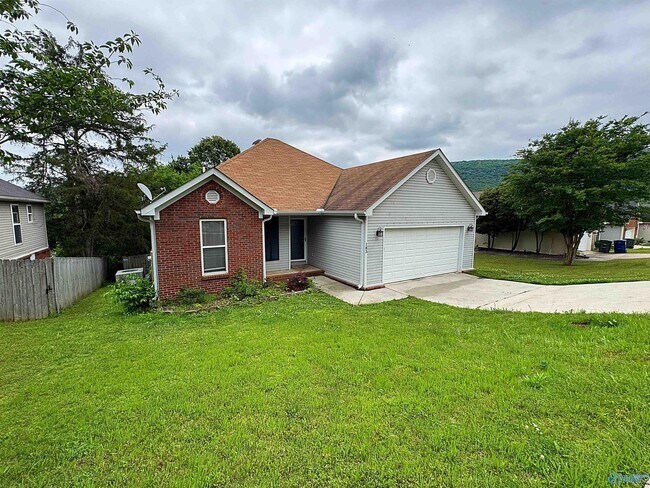 Building Photo - 183 Hollington Dr NE