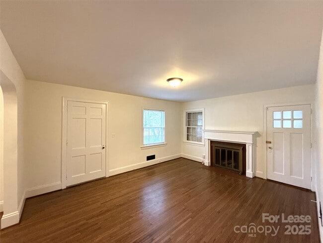 Building Photo - 1901 Armstrong Park Dr